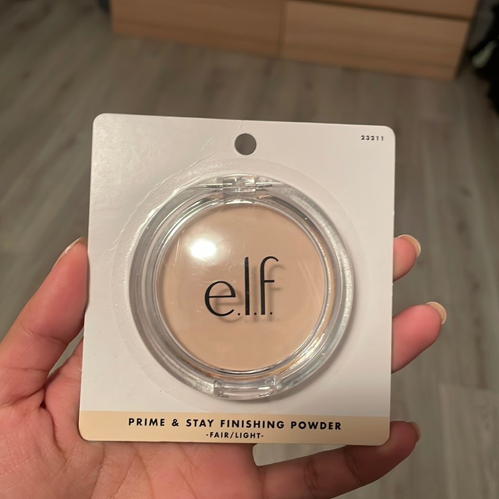 elf prime and stay finishing powder in shade fair / light